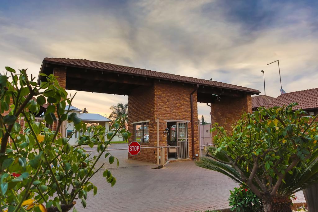 Rudman Townhouses - Family Apartment Boksburg Exteriér fotografie
